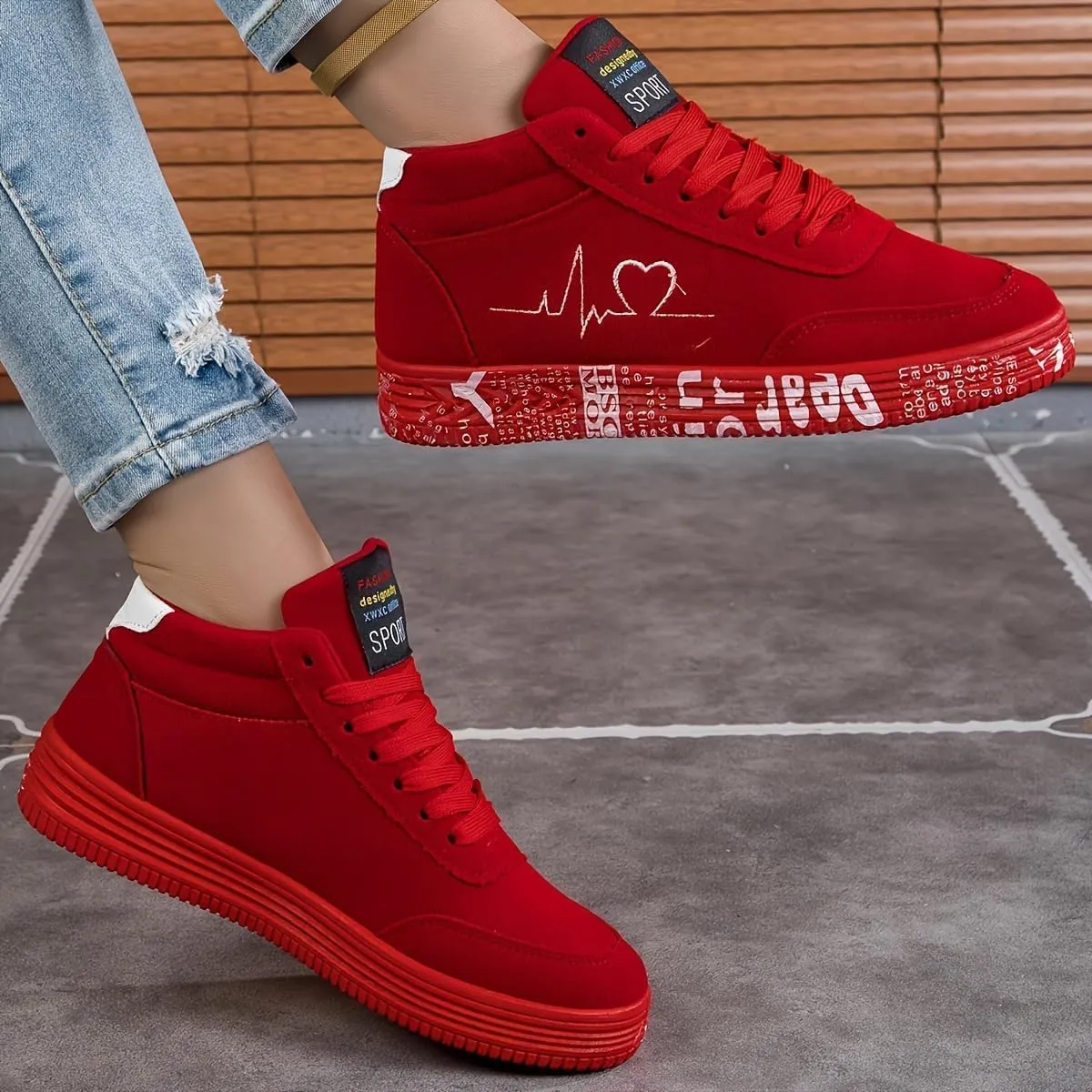 Women's Fashion Solid Color Casual Skateboard Sports Shoes with Heart-Shaped Print, Soft & Thick Low Top Sole for Daily Outdoors Wear